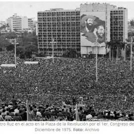 Fidel en el acto en la Plaza de la Revolución por el 1er Congreso del Partido. Dic 1975