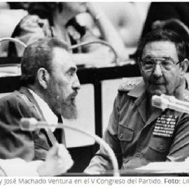 Fidel y Raúl en el V Congreso