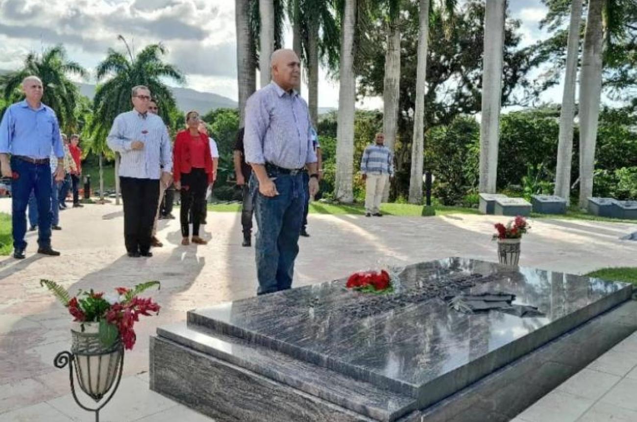 Recorre Morales Ojeda sitios de interés en Santiago de Cuba