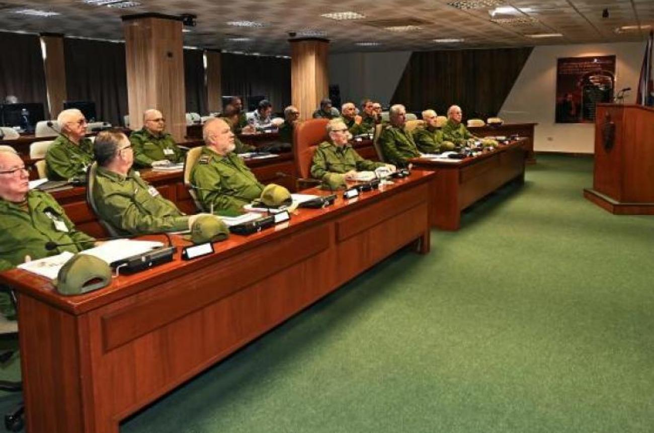 El líder de la Revolución Cubana, General de Ejército Raúl Castro Ruz, y el Primer Secretario del Comité Central del Partido y Presidente de la República, Miguel Díaz-Canel Bermúdez, asistieron este jueves, en la sede del Ministerio del Interior, al inicio del Ejercicio Estratégico Baraguá 2023. Durante la sesión se informó acerca de la preparación que realiza el país para garantizar la defensa, la seguridad del Estado y el orden interior, con una elevada capacitación de las fuerzas y la modernización de l