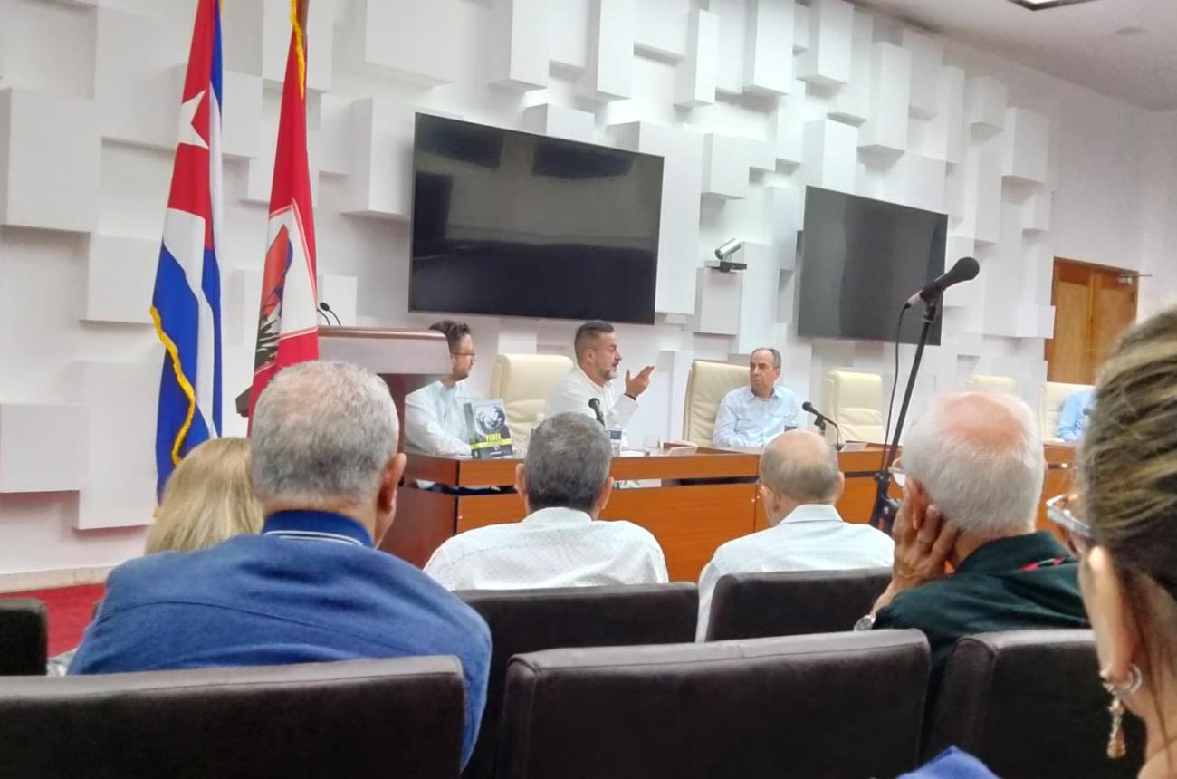 Fidel Castro sigue viajando al futuro