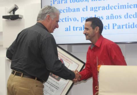 Reconocen trayectoria de cuadros y funcionarios del CCPCC Reconocen trayectoria de cuadros y funcionarios del CCPCC