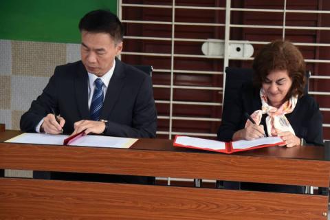 Hua Xin y Débohra Rivas Cuba y China un compromiso inquebrantable Hua Xin y Débohra Rivas Cuba y China un compromiso inquebrantable